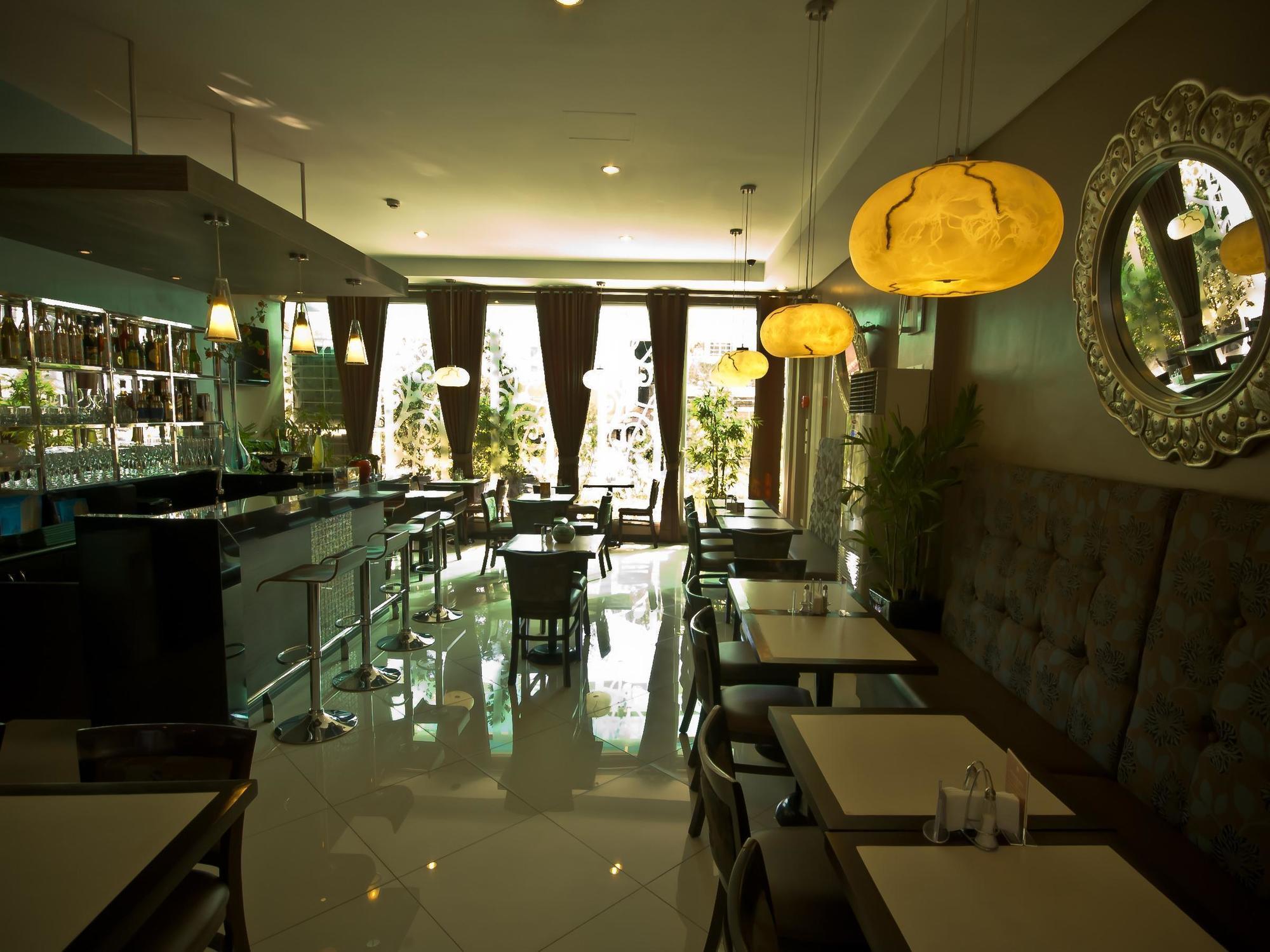 Avitel Hotel Makati City Extérieur photo