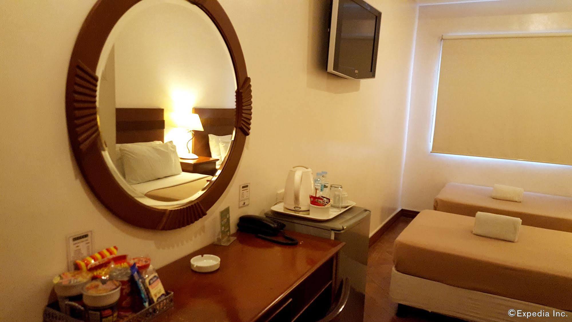 Avitel Hotel Makati City Extérieur photo