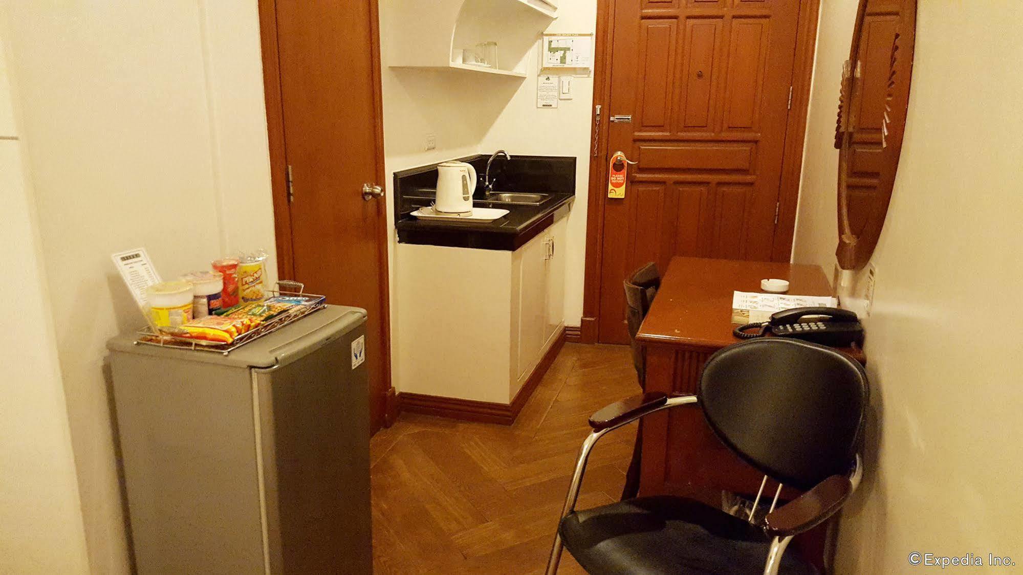 Avitel Hotel Makati City Extérieur photo