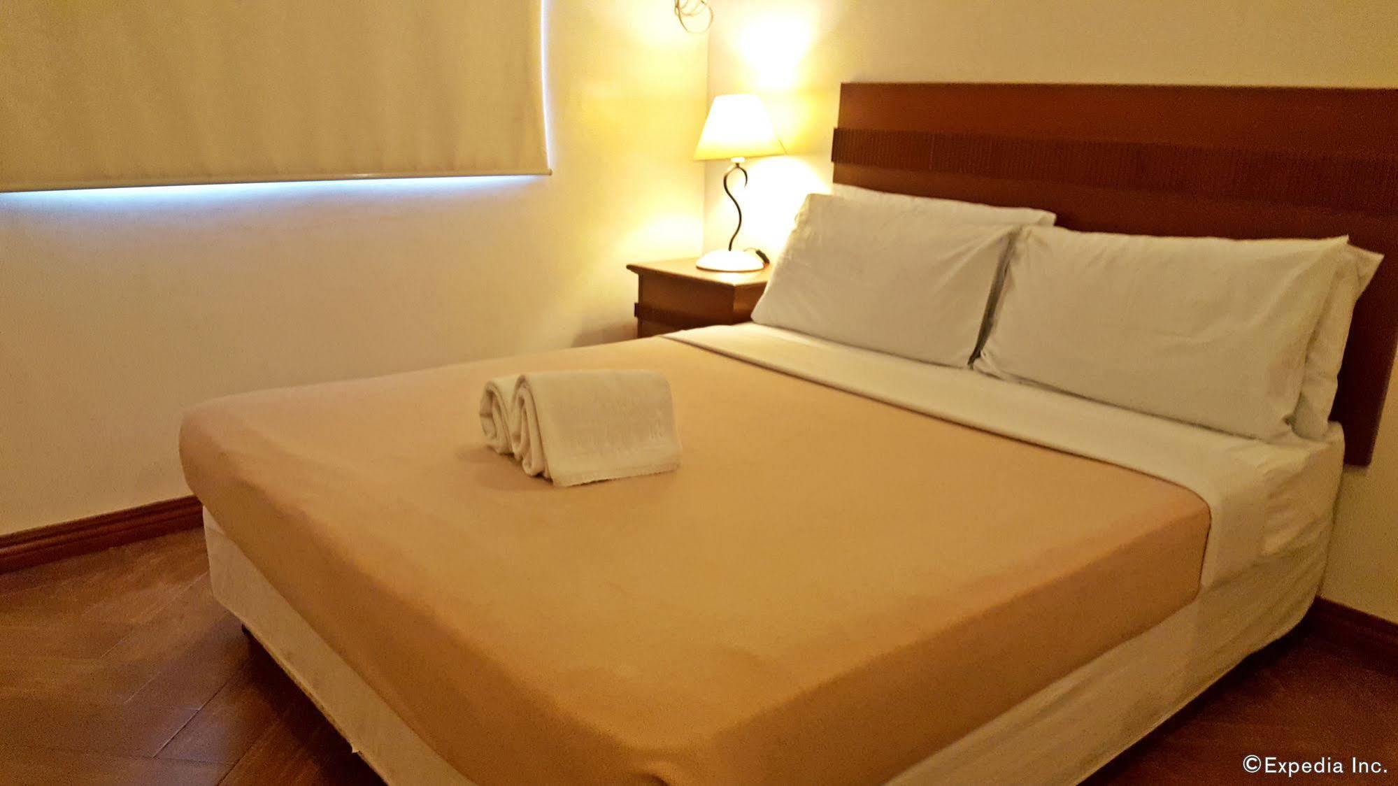 Avitel Hotel Makati City Extérieur photo