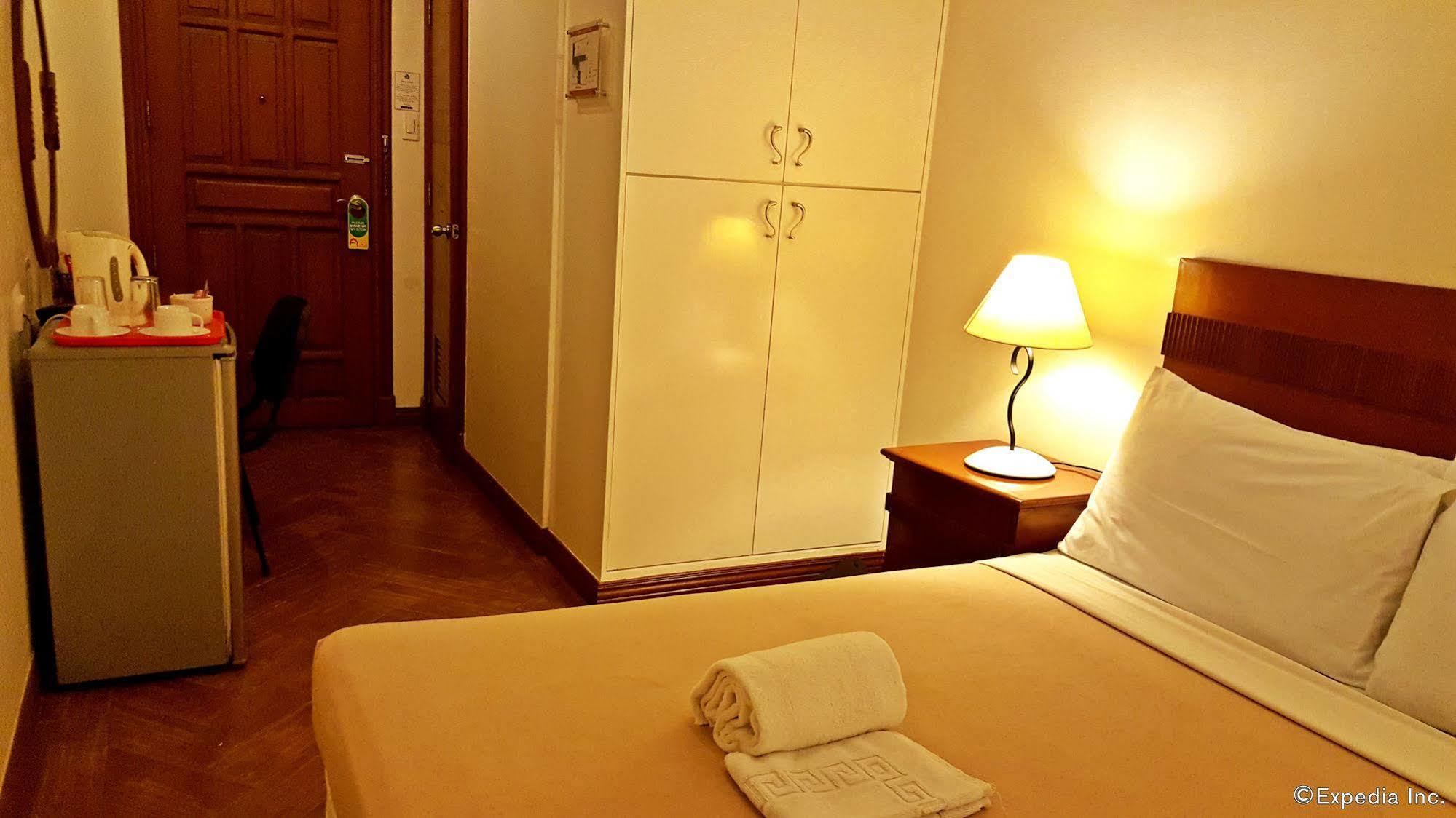 Avitel Hotel Makati City Extérieur photo