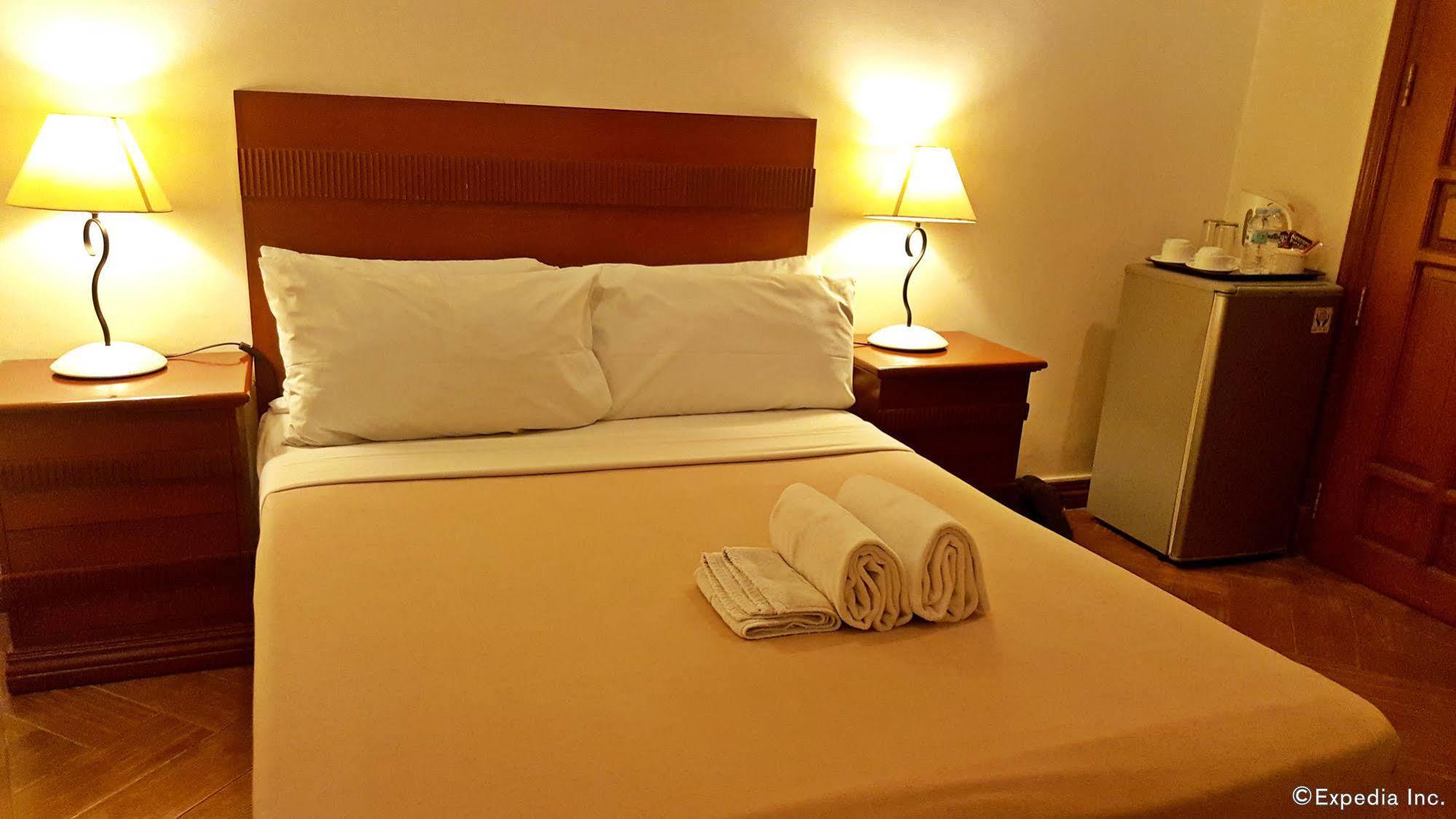 Avitel Hotel Makati City Extérieur photo