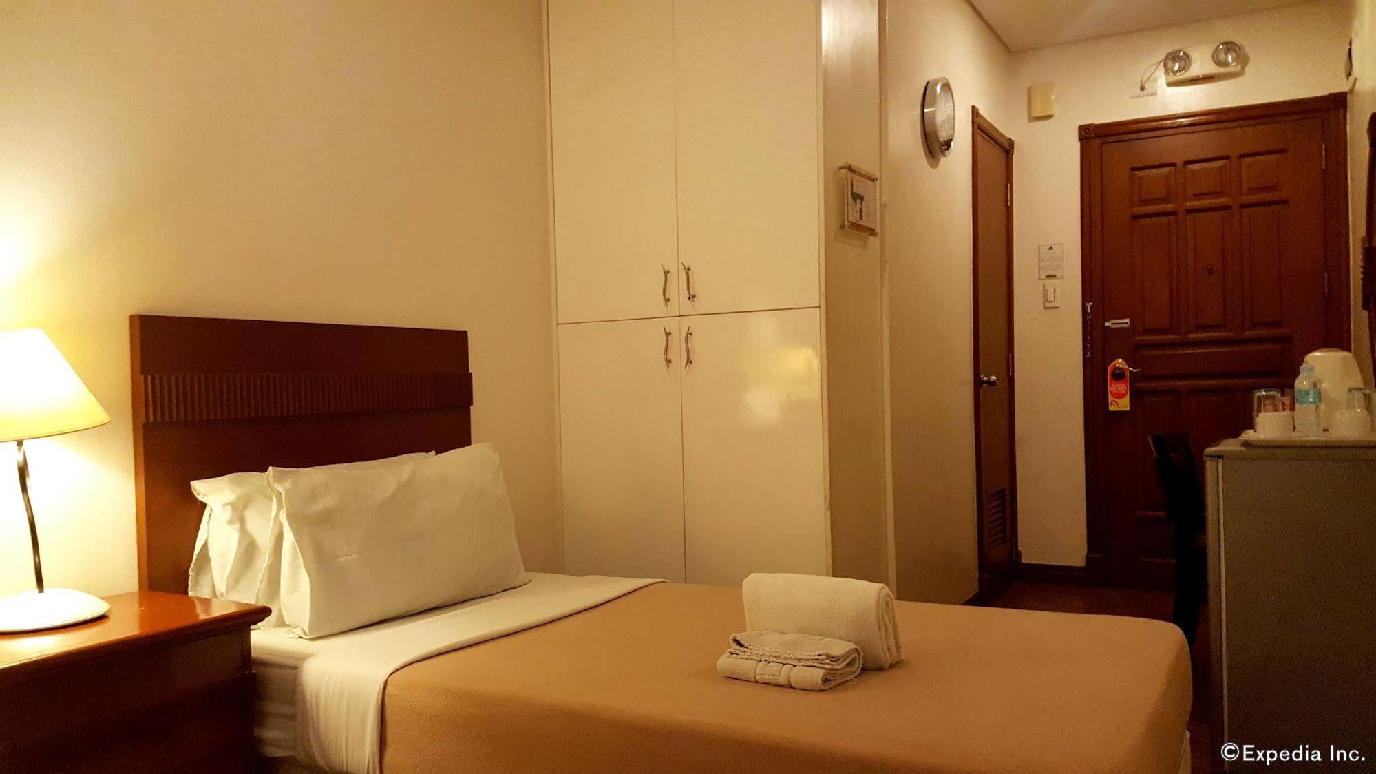 Avitel Hotel Makati City Extérieur photo
