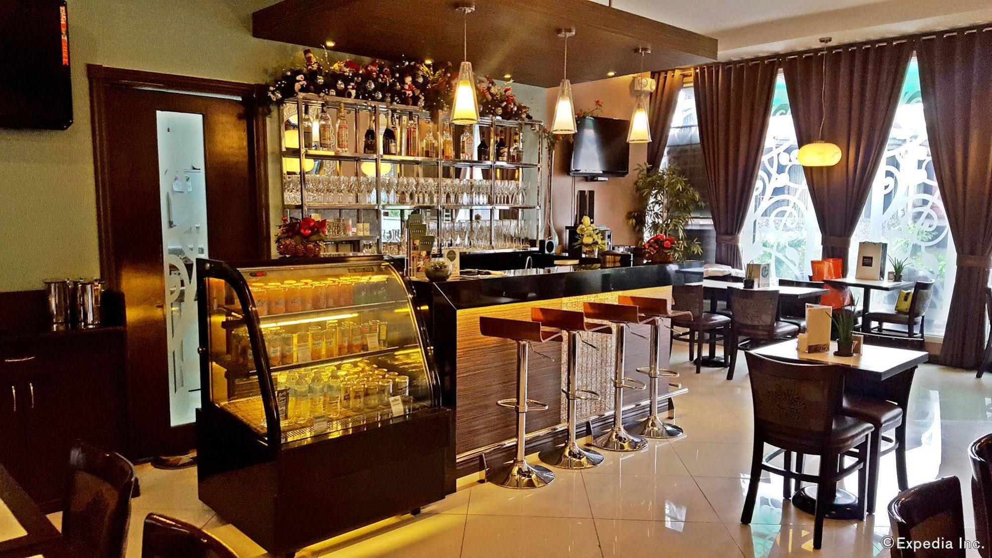 Avitel Hotel Makati City Extérieur photo